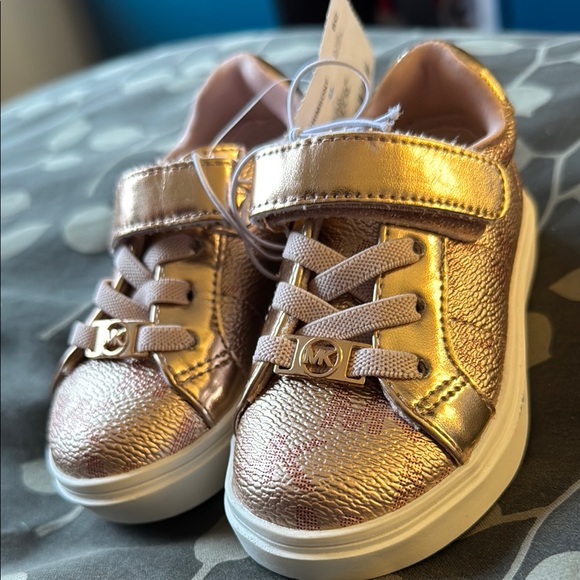 NWT Michael Kors Baby Rose Gold Metallic Sneakers -new with tags - Picture 4 of 7